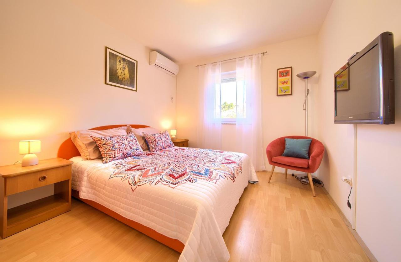 Apartman Noel 크르크 외부 사진